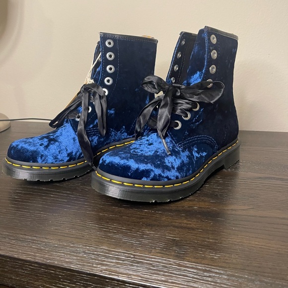 Dr. Martens 1460 Vegan Velvet 7 Women’s - Picture 3 of 11